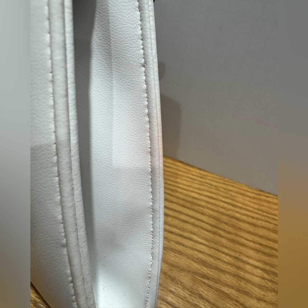 Vintage White and Navy Clutch with shoulder strap - Picture 4 of 11